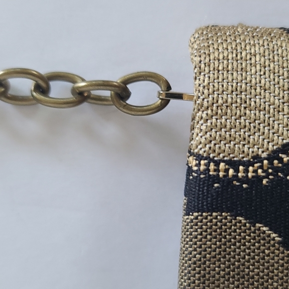 Black with gold circles gold chain purse - Picture 6 of 9